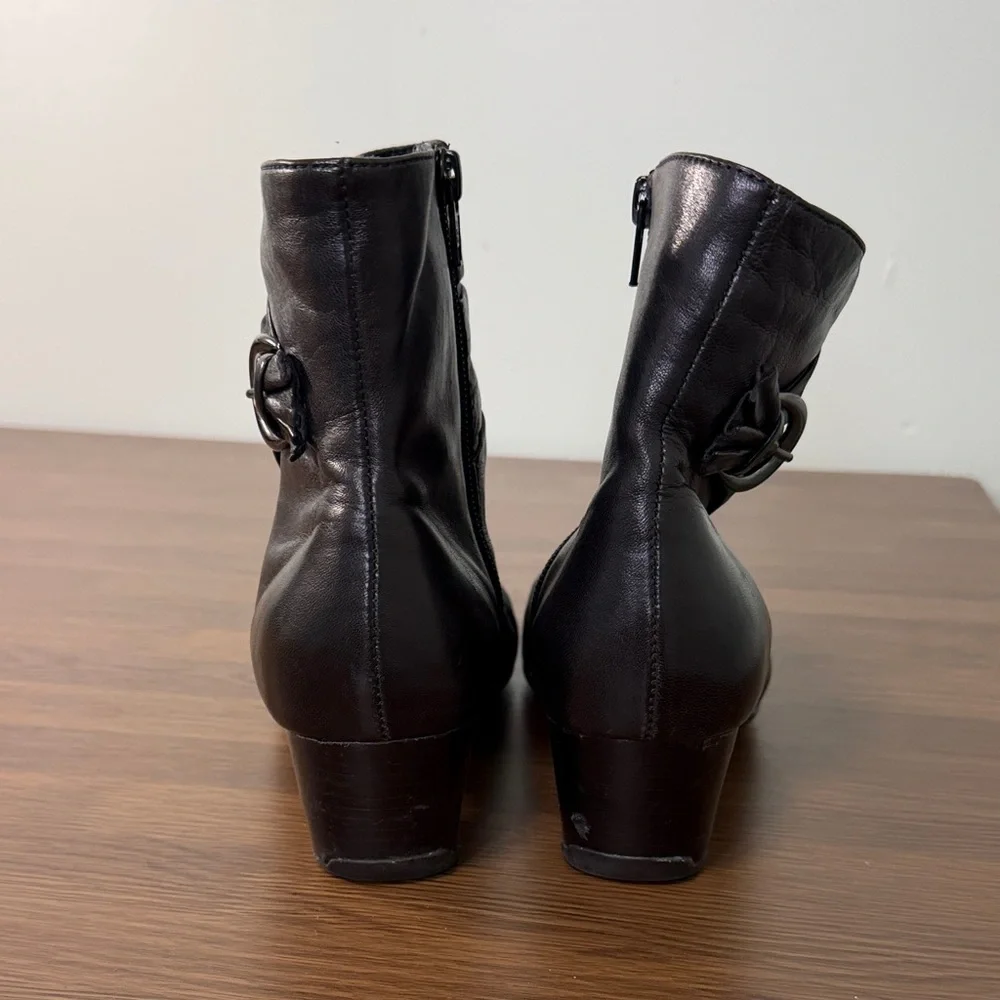 Clarks supple black
